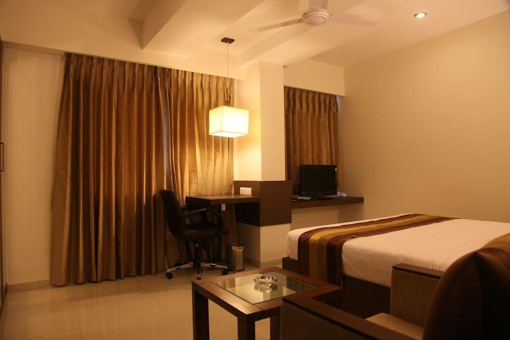 เลแกรนเรซิเดนซี่ Hotel อาเมดาบัด ภายนอก รูปภาพ
