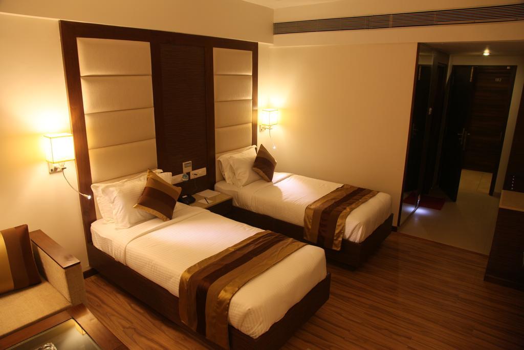 เลแกรนเรซิเดนซี่ Hotel อาเมดาบัด ภายนอก รูปภาพ