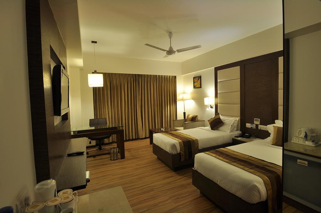เลแกรนเรซิเดนซี่ Hotel อาเมดาบัด ภายนอก รูปภาพ