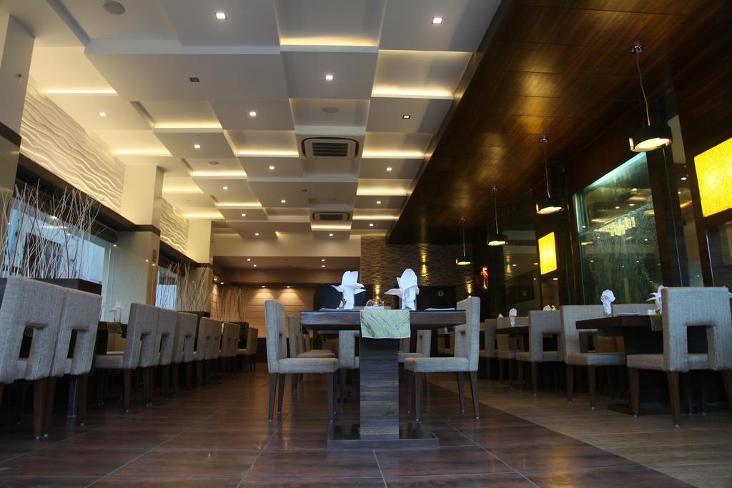 เลแกรนเรซิเดนซี่ Hotel อาเมดาบัด ภายนอก รูปภาพ