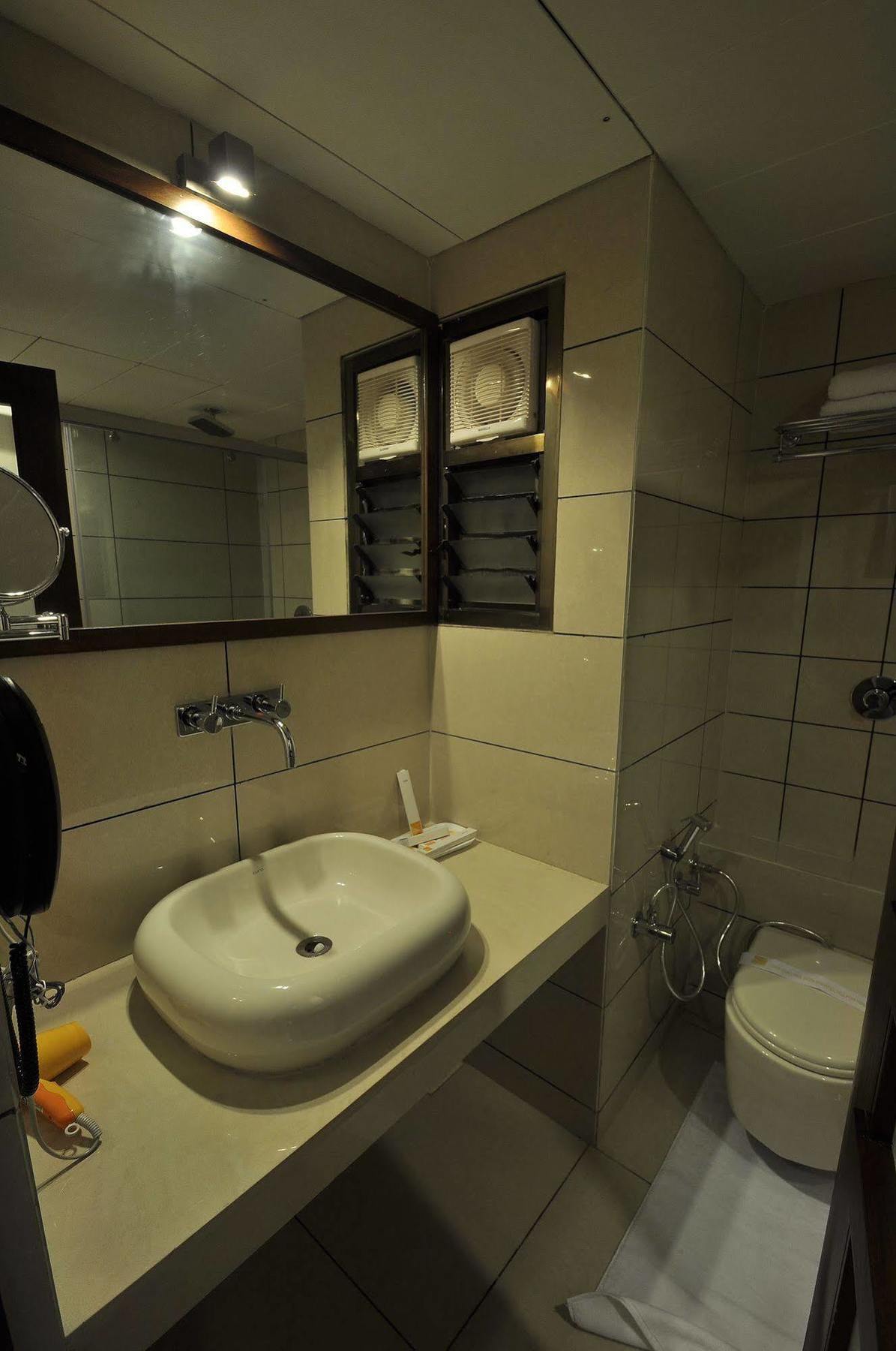 เลแกรนเรซิเดนซี่ Hotel อาเมดาบัด ภายนอก รูปภาพ
